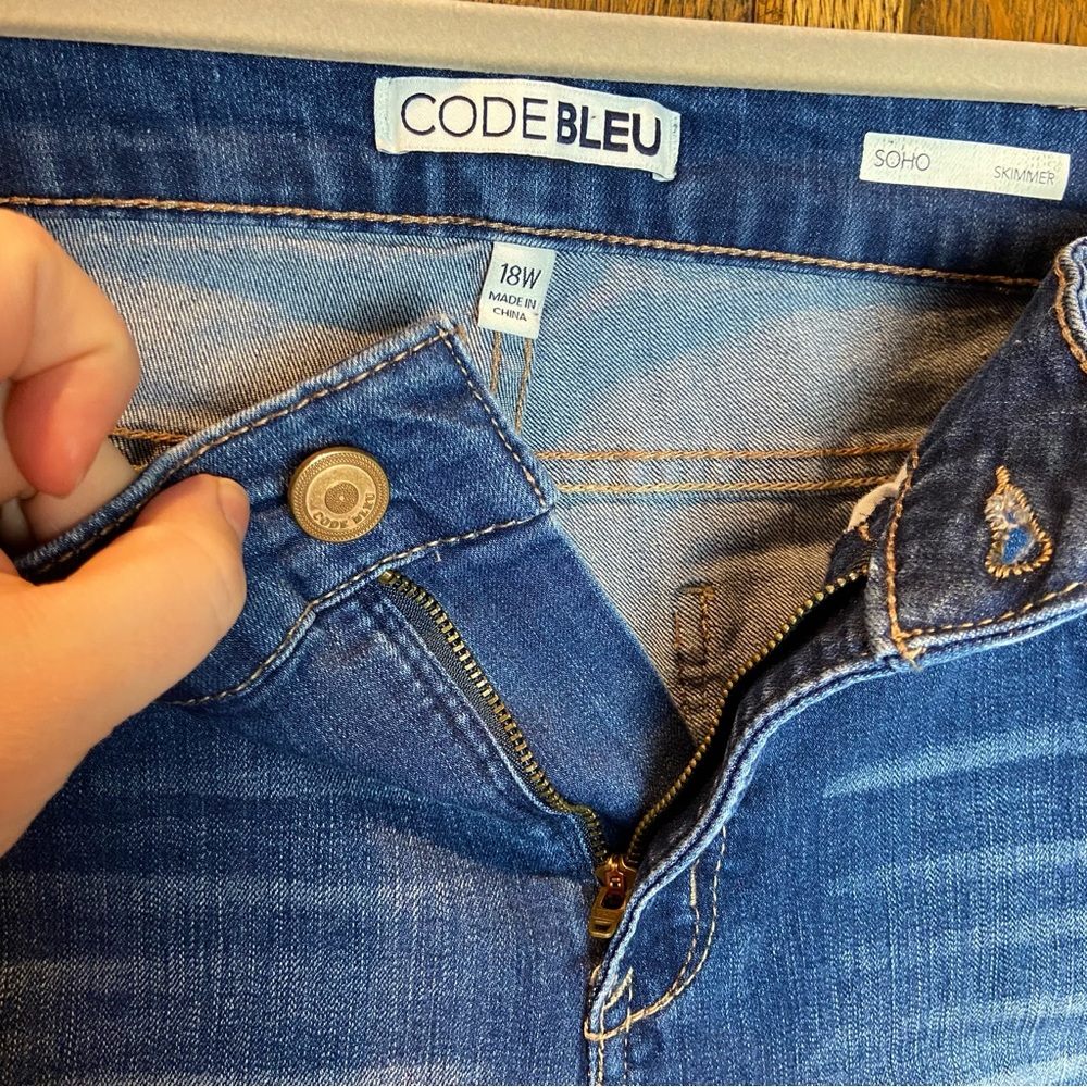Code Bleu Denim Capris With Side Stripe Detail - image 3